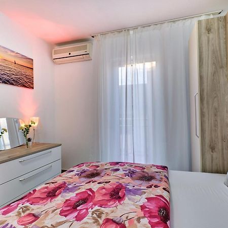 Calma Sea View Rooms Mali Lošinj Eksteriør bilde